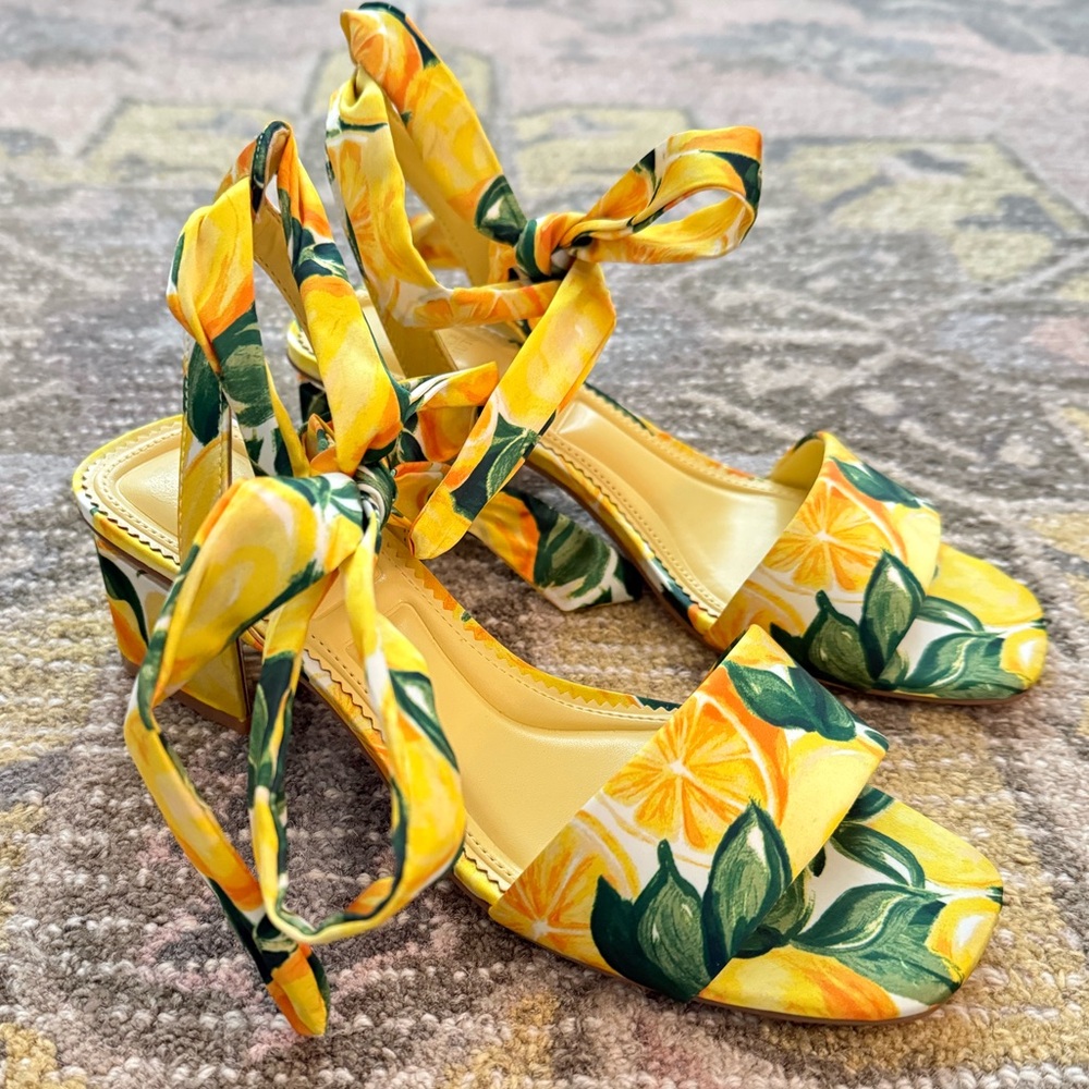 Vince Camuto sandals Heels lemon squeeze Print Shoes 7